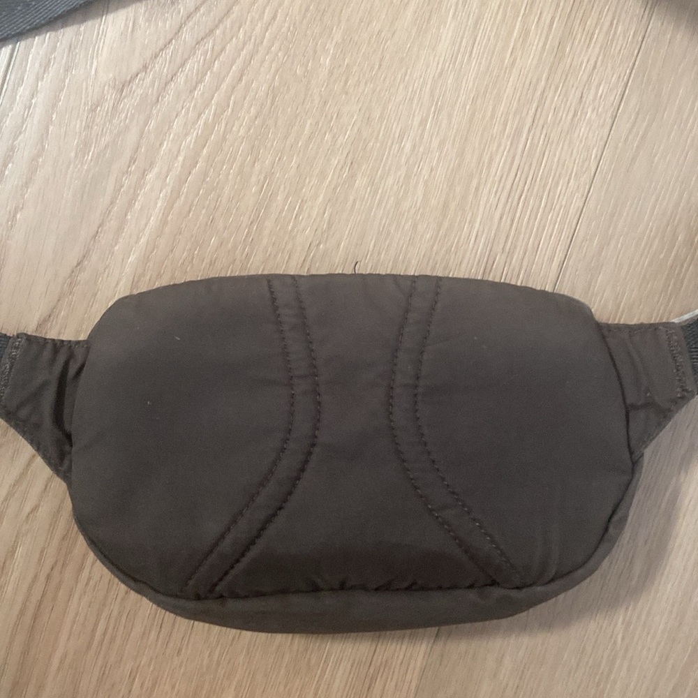 Vuori Army Belt Bag - Picture 7 of 8